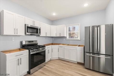 76 Grumman Avenue Newark NJ 07112