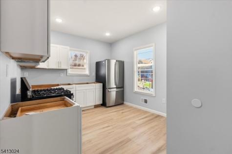 76 Grumman Avenue Newark NJ 07112