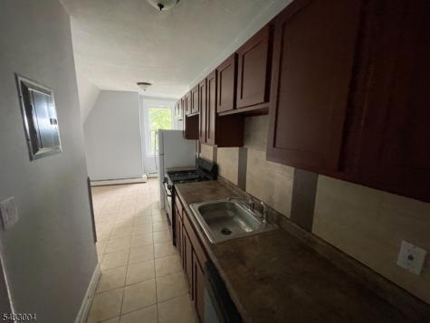 8 Treacy Avenue Newark NJ 07108