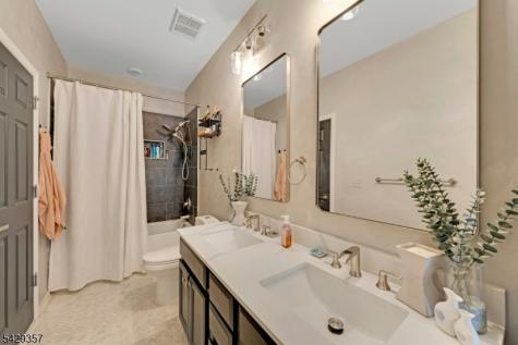 1 Clover Lane Garfield NJ 07026