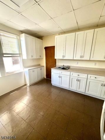 16 Stuyvesant Avenue Newark NJ 07106