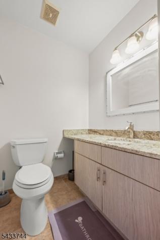 30 Chestnut Ct Ondo Bernards NJ 07920