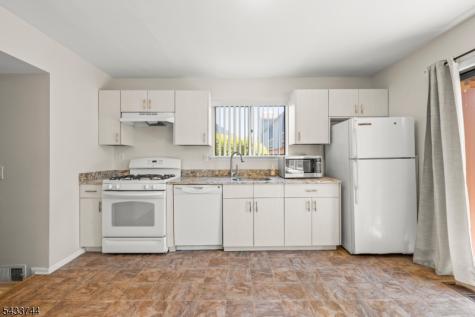 30 Chestnut Ct Ondo Bernards NJ 07920
