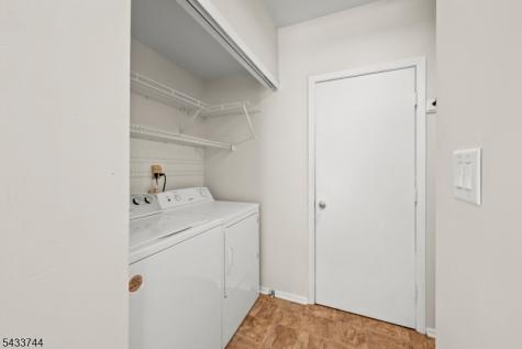 30 Chestnut Ct Ondo Bernards NJ 07920