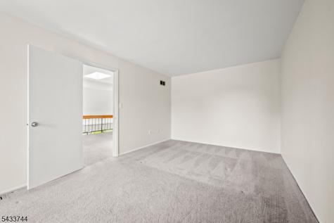 30 Chestnut Ct Ondo Bernards NJ 07920