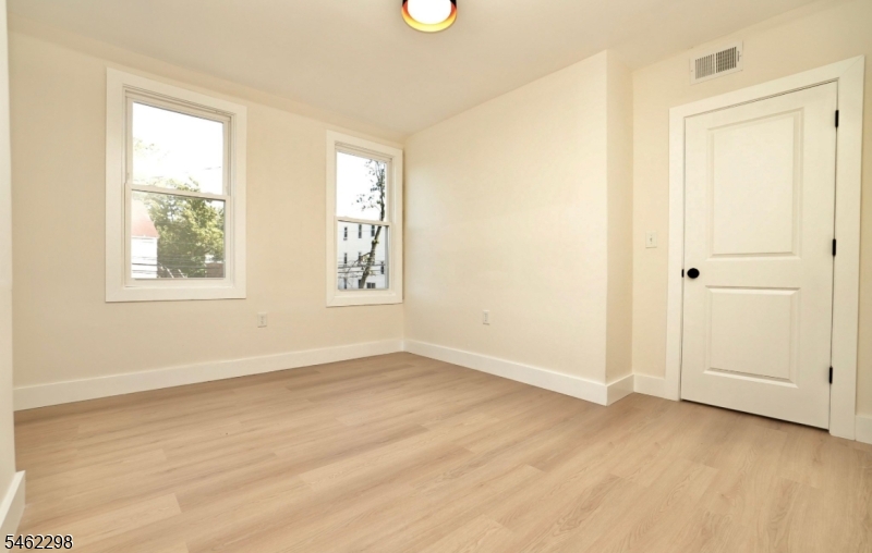 470 14TH Avenue Newark NJ 07106