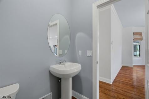 32 Bloomfield Avenue Essex Fells NJ 07021