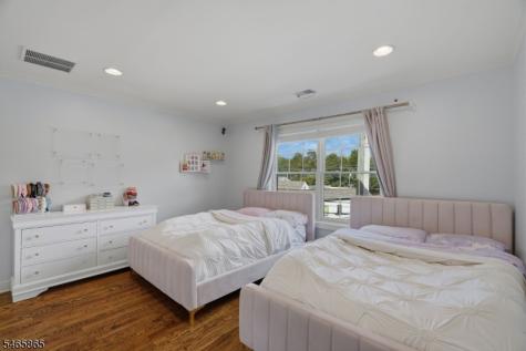 32 Bloomfield Avenue Essex Fells NJ 07021