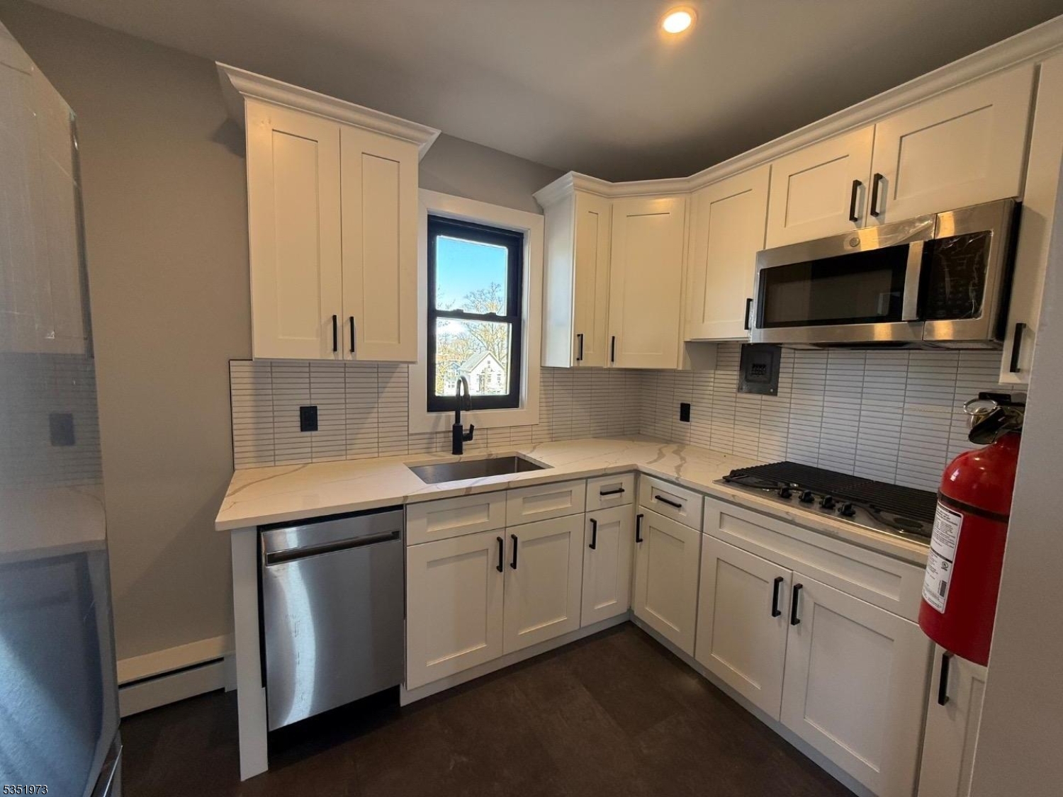 19 Abbotsford Ave, Apt 3 Newark NJ 07106