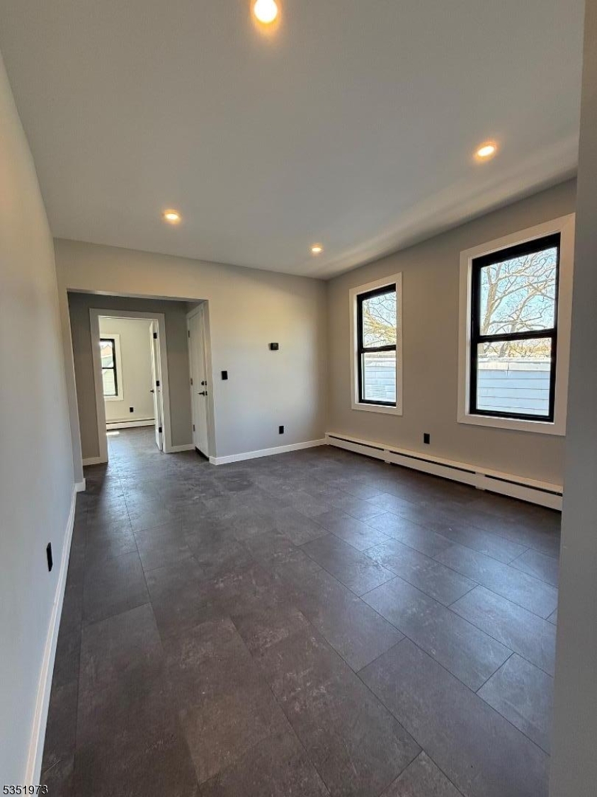 19 Abbotsford Ave, Apt 3 Newark NJ 07106