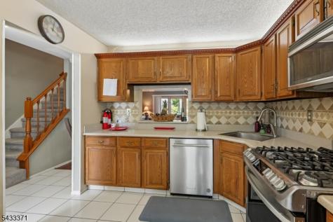 79 Chelsea Court Franklin NJ 08823