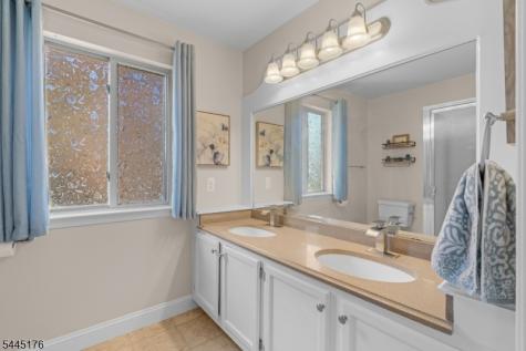 51 Drake Lane Roxbury NJ 07852