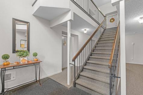 51 Drake Lane Roxbury NJ 07852