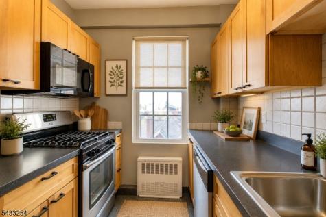 5 Roosevelt Place - 6m Montclair NJ 07042