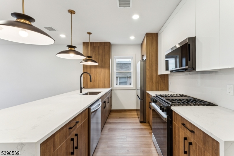 84 Hollywood Avenue East Orange NJ 07018