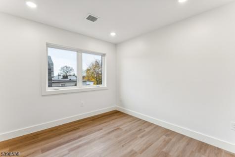 84 Hollywood Avenue East Orange NJ 07018