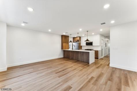 84 Hollywood Avenue East Orange NJ 07018