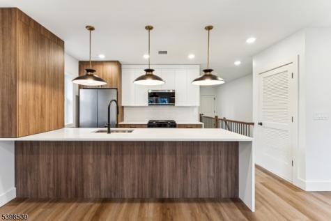 84 Hollywood Avenue East Orange NJ 07018