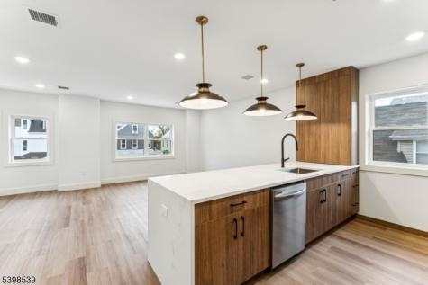 84 Hollywood Avenue East Orange NJ 07018