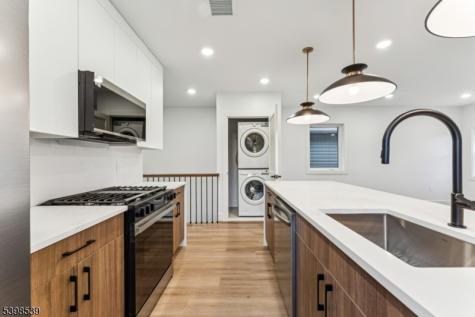 84 Hollywood Avenue East Orange NJ 07018