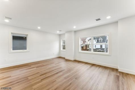 84 Hollywood Avenue East Orange NJ 07018