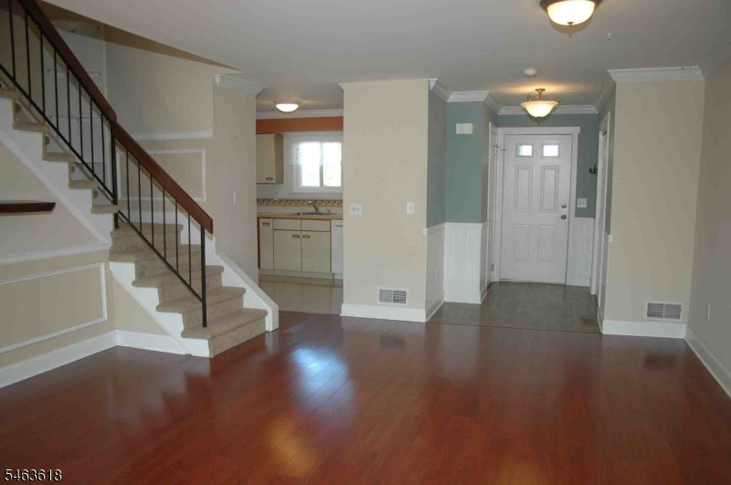 10 Pear Court Raritan NJ 08822