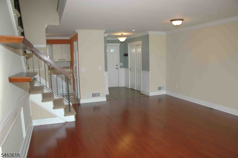 10 Pear Court Raritan NJ 08822