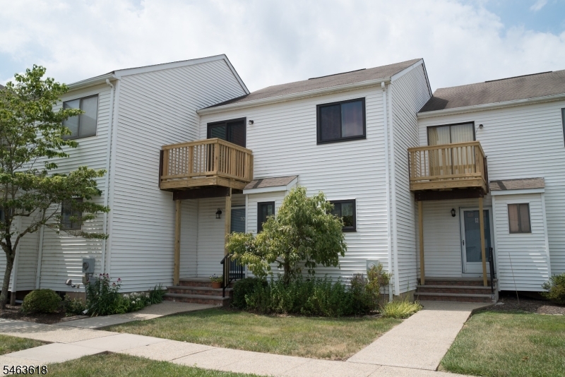 10 Pear Court Raritan NJ 08822