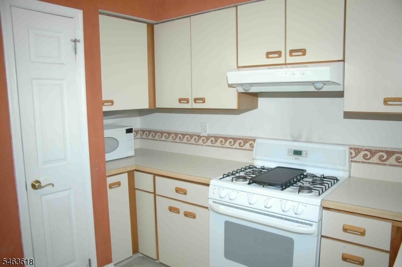 10 Pear Court Raritan NJ 08822