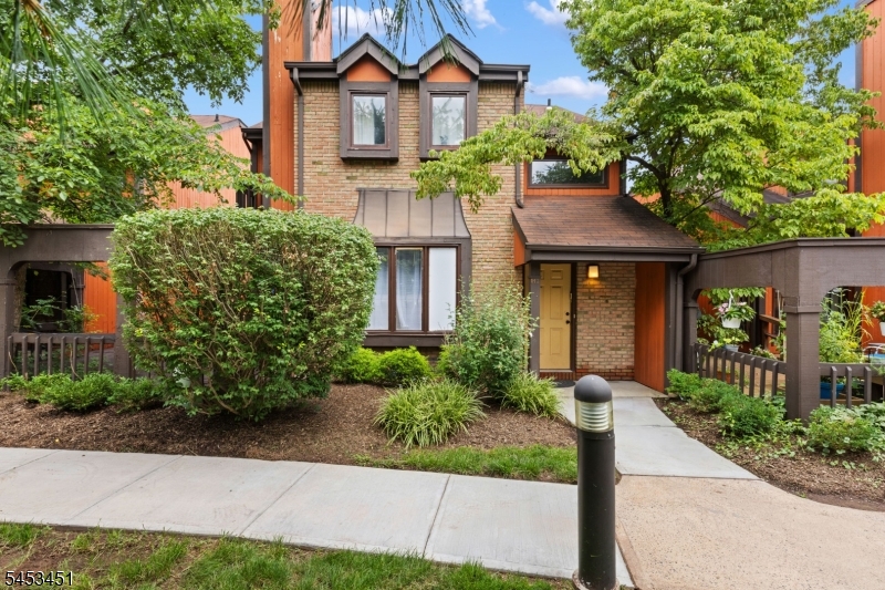 142 Riverbend Drive North Brunswick NJ 08902