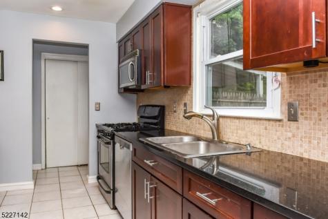 13 Crefeld Court Lincoln Park NJ 07035