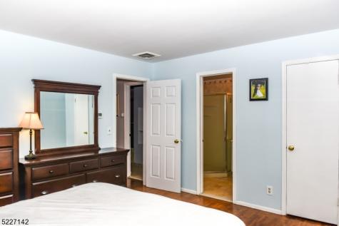 13 Crefeld Court Lincoln Park NJ 07035