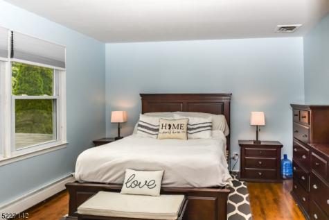 13 Crefeld Court Lincoln Park NJ 07035