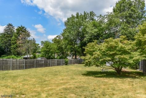 13 Crefeld Court Lincoln Park NJ 07035