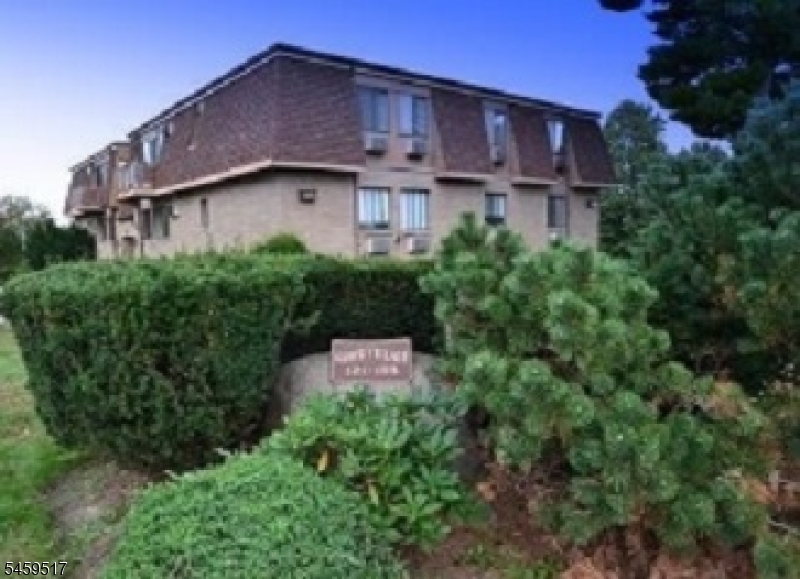121 Grove Clifton NJ 07013