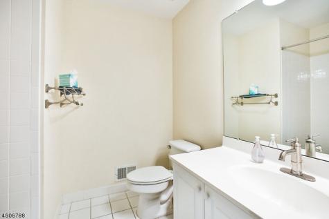 6 Georgian Ct Ondo Bernards NJ 07920