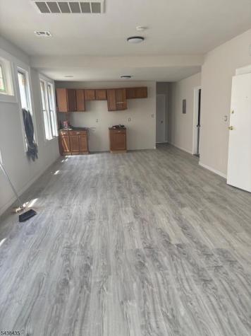 33 Rose Terrace Newark NJ 07108
