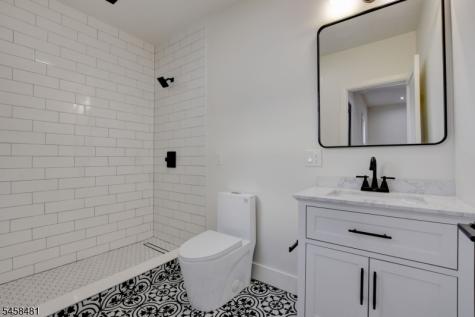 135 Forest St 2r Montclair NJ 07042