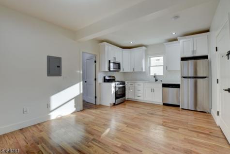 135 Forest St 2r Montclair NJ 07042