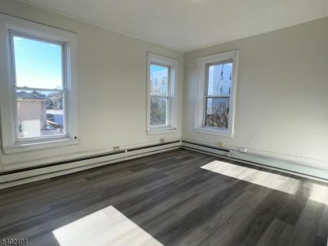 10 Hilliard Avenue Edgewater NJ 07020