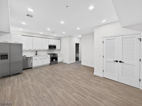 270 Hunterdon Street Newark NJ 07103