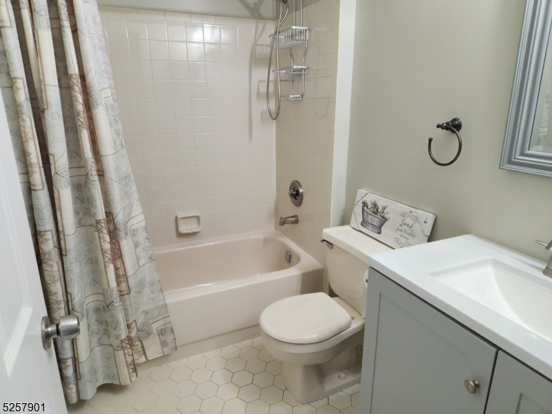 65 Oswestry Way Franklin NJ 08873