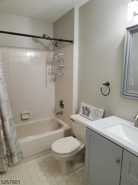 65 Oswestry Way Franklin NJ 08873