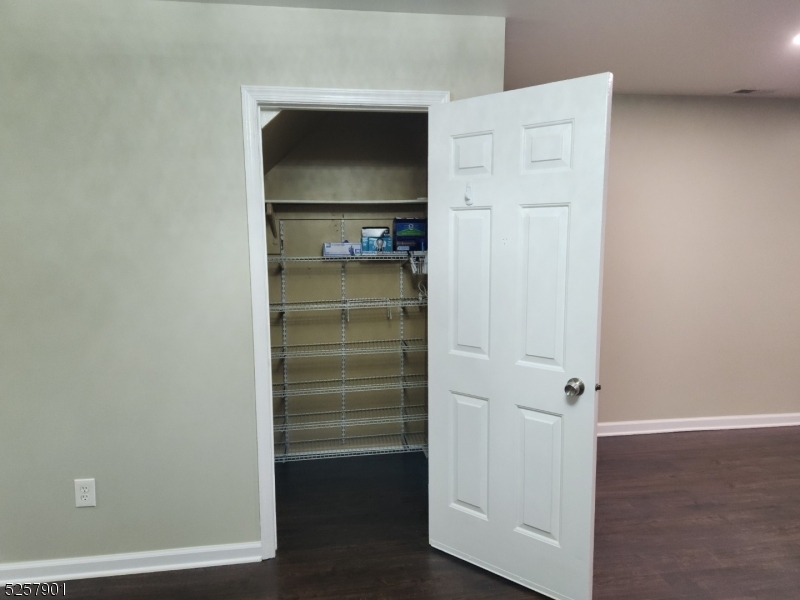 65 Oswestry Way Franklin NJ 08873