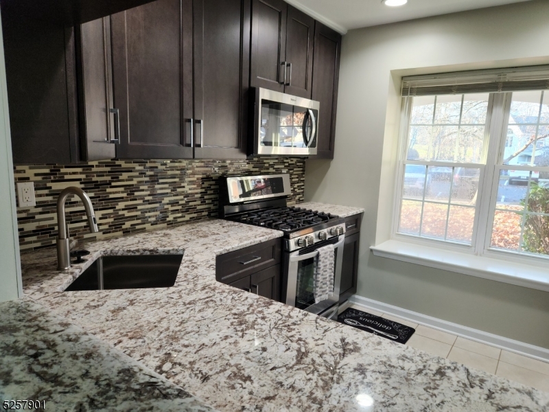 65 Oswestry Way Franklin NJ 08873