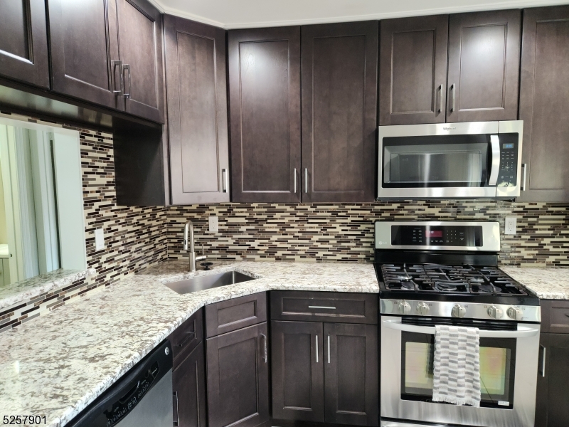 65 Oswestry Way Franklin NJ 08873