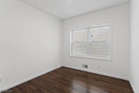 910 Bergen Street Newark NJ 07112