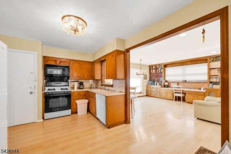 204 Tryon Place Paramus NJ 07652