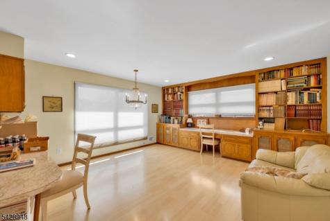 204 Tryon Place Paramus NJ 07652