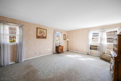 204 Tryon Place Paramus NJ 07652